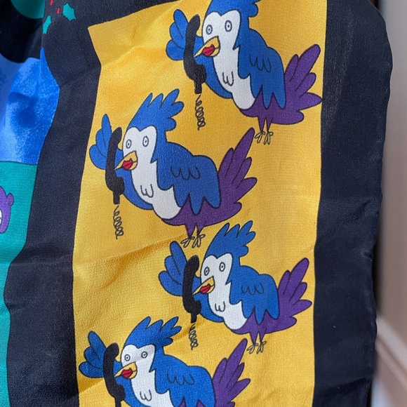 Vintage Christmas silk scarf with 12 days of Christmas designs. Oblong shape - Picture 4 of 5